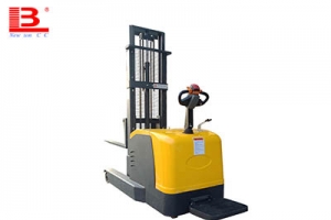 What are the precautions for the stacker supply?