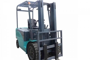 What safety training is needed for electric storage forklift drivers ?