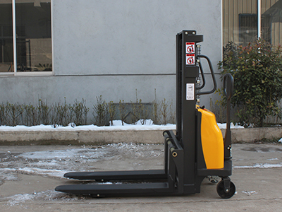 portable self-loading forklift