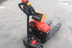 Why is the battery of the electric pallet truck damaged?