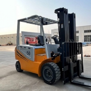 Four-wheel counterbalanced internal combustion forklift channel steel design